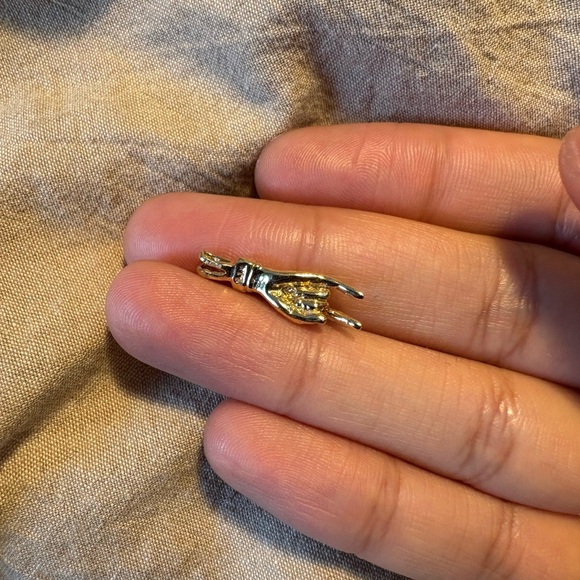 VINTAGE MANO CORNUTO HAND CHARM SOLID GOLD - Picture 2 of 4